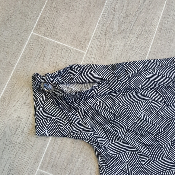 Cable of Gauge Cold Shoulder Top - Picture 4 of 7